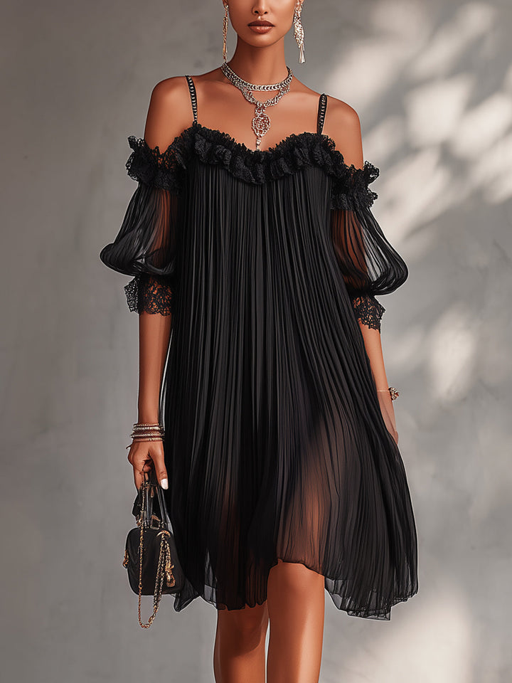 Vittoria | Mini robe noire en mousseline avec épaules dénudées et finition en dentelle