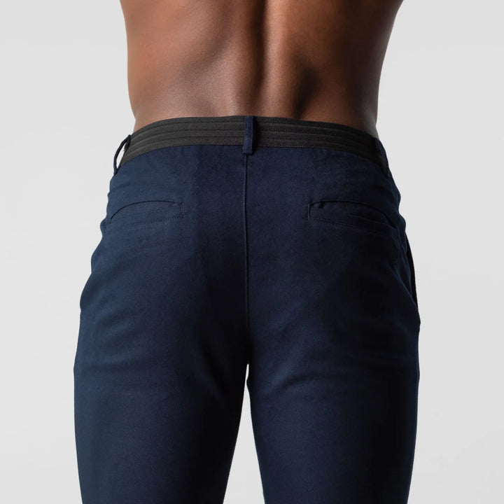 Théo - Chino élastique premium porté - lifestyle 3