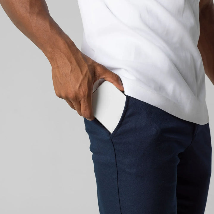 Théo - Chino élastique premium porté - lifestyle 4