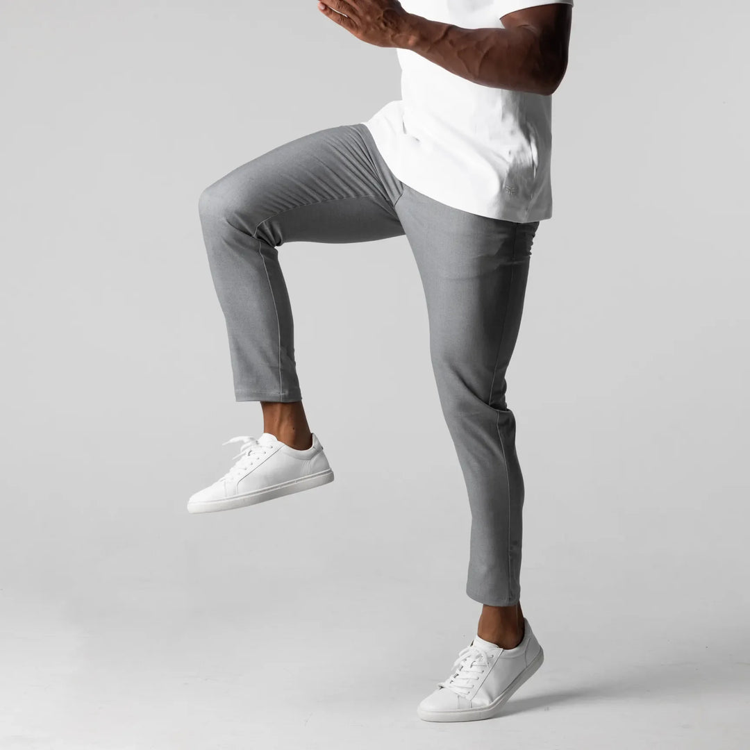 Théo - Chino élastique premium - porté en lifestyle
