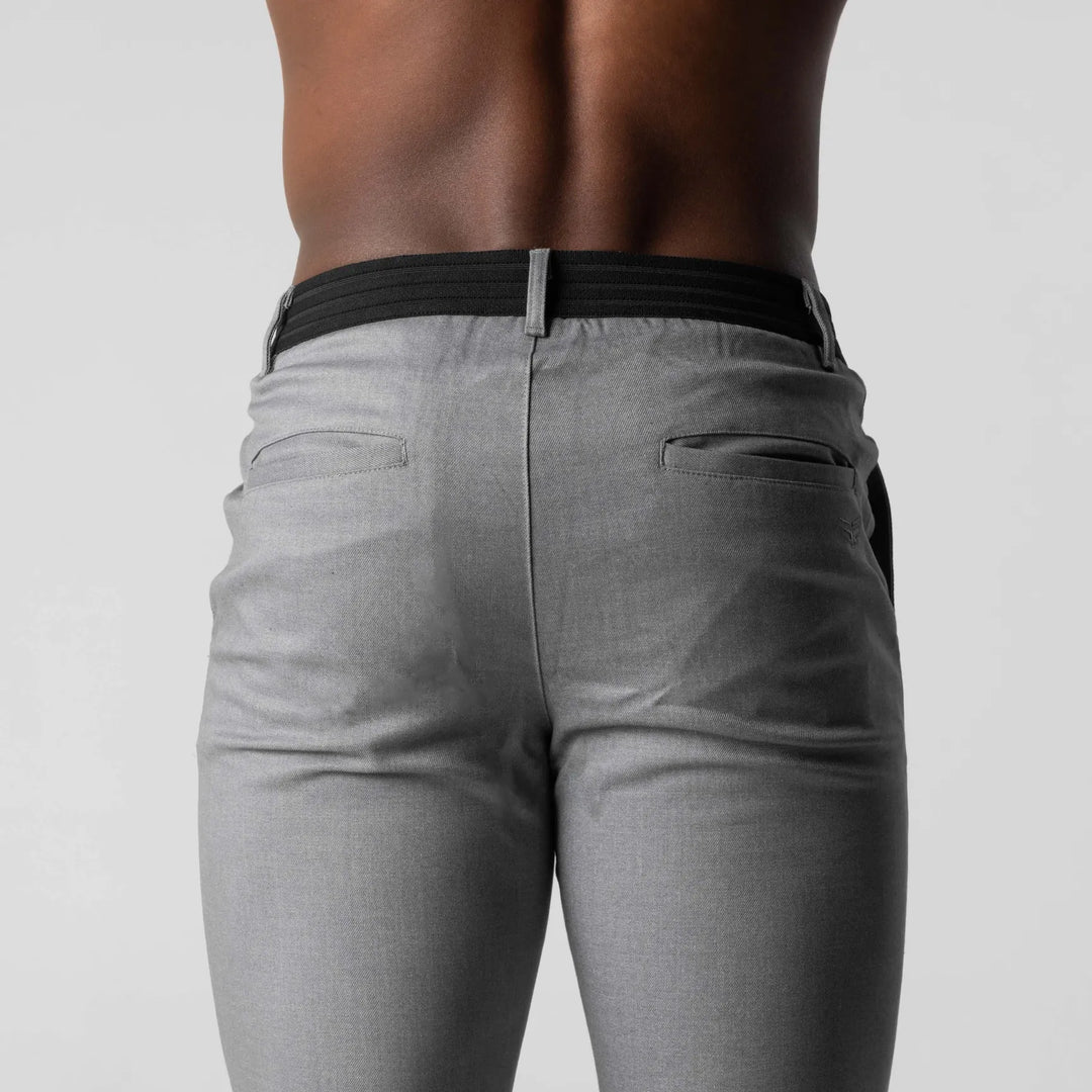 Théo - Chino élastique premium porté - lifestyle 2
