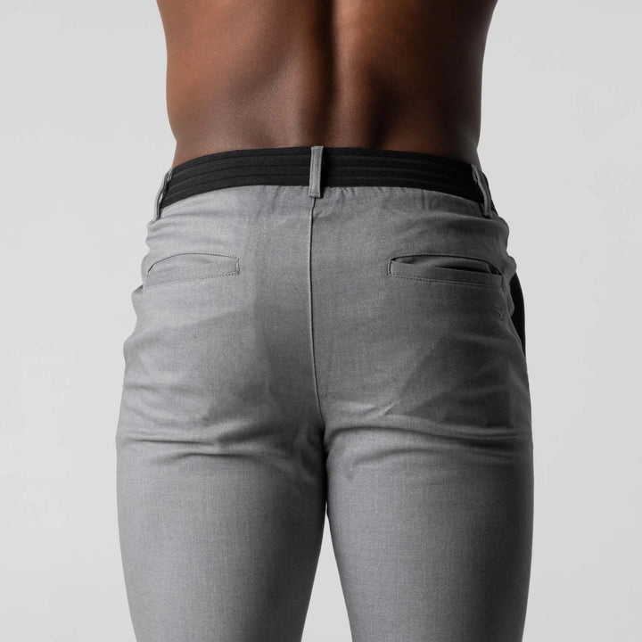 Théo - Chino élastique premium porté - lifestyle 2